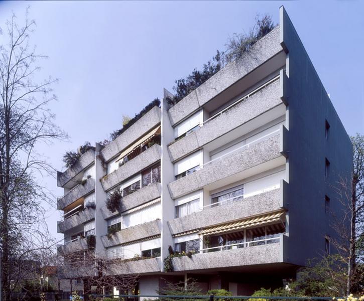Vue d'ensemble de la résidence construite en 1973.