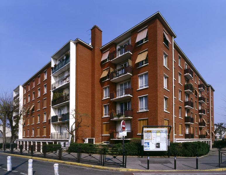Vue de l'ensemble depuis la rue Pierre-Marie-Derrien.