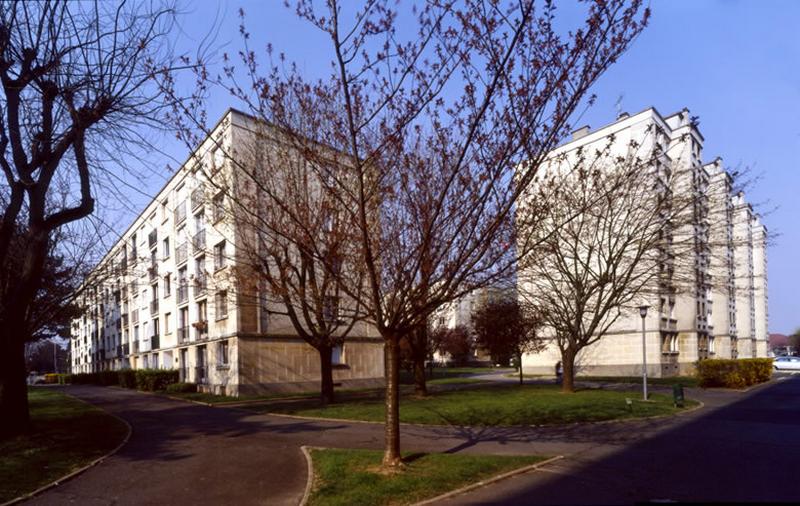 Vue d'ensemble de la résidence construite en 1965.