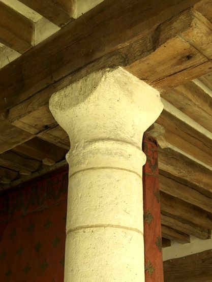 Le premier étage : détail de la colonne sud.