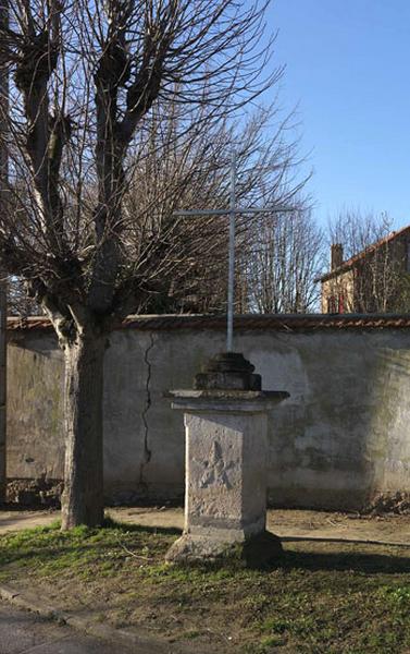 la croix de la Noue. Seul le socle est ancien