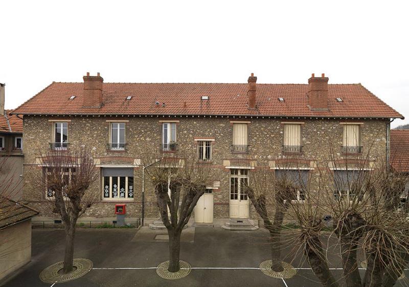 l'école des filles: façade antérieure
