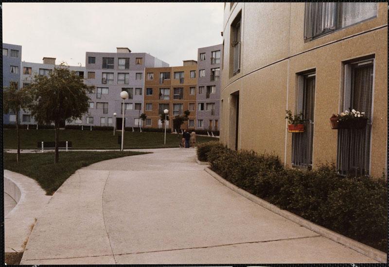 Vue d'une autre partie du bâtiment serpentin de l'Ellipse.