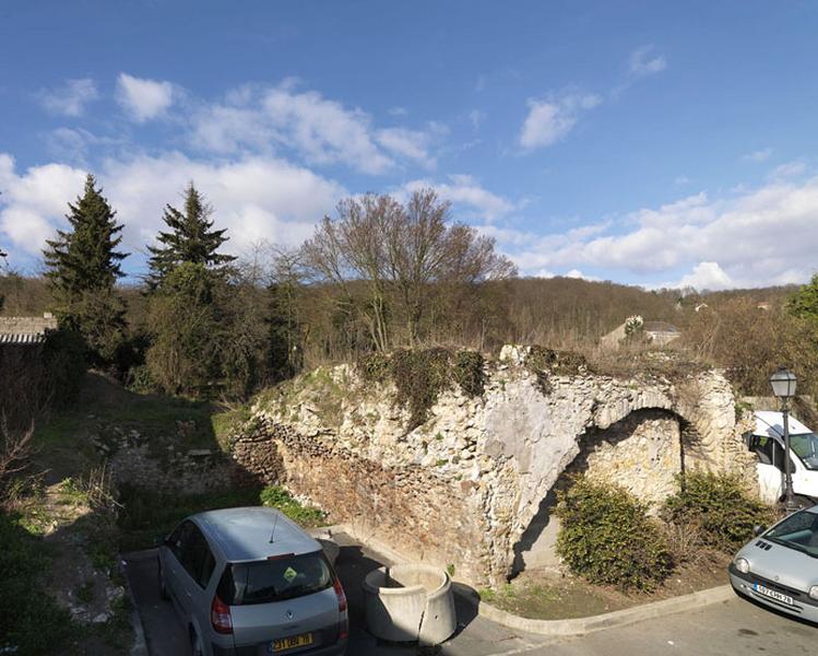 entrée des anciennes carrières de gypse, à Chanteloup rue de la Plâtrière