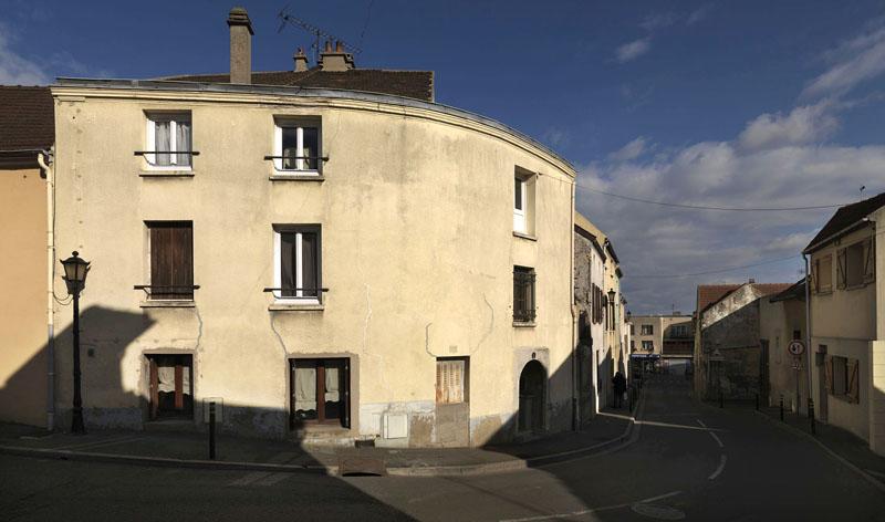 maison rue de l'Hautil; son tracé épouse la courbe de la rue