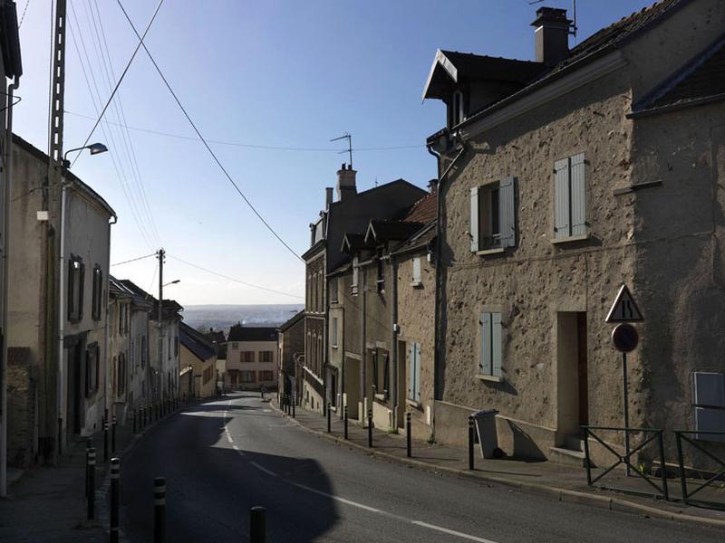 la rue de l'Hautil en descendant de la colline