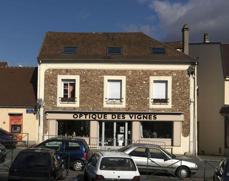 maison de bourg en face de la mairie