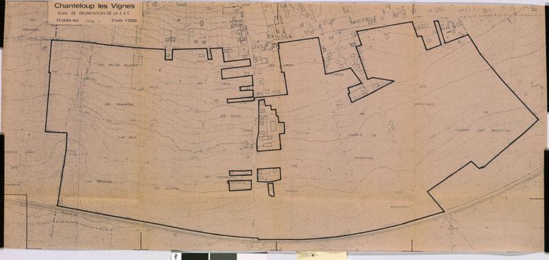 Chanteloup les Vignes, plan de délimitation de la ZAC, février 1972. On voit comment l'impossibilité d'acquérir quelques parcelles au coeur de la zone a contraint le dessin du projet définitif.