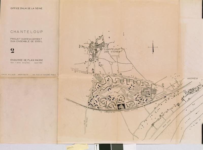 Office d'HLM de la Seine. Chanteloup, projet d'un aménagement de 2500 logements. Esquisse du plan masse, août 1964, signé Emile Aillaud. Les bâtiments ne s'étendent pas sur la commune de Triel, mais uniquement sur Chanteloup et Andrésy. La réserve pour l'autoroute n'est pas encore nécessaire.