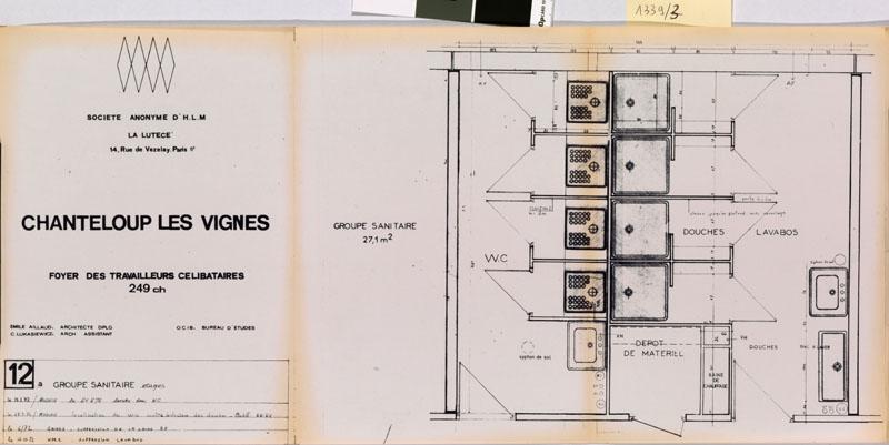 Société anonyme d'HLM La Lutèce. Chanteloup les Vignes, foyer des travailleurs célibataires, 249 chambres. Plan d'un groupe sanitaire en étage. Emile Aillaud architecte. Janvier/octobre 1972. Le cartouche indique les modificatifs successifs, dont la dernière : suppression des lavabos, pour ne conserver qu'un bac à laver et un lavabo pour quatre douches.
