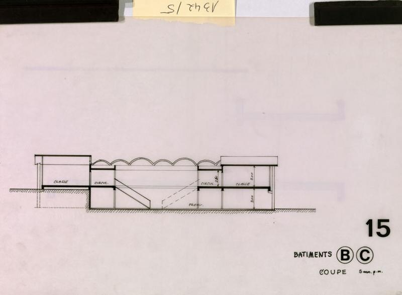 Groupe scolaire G3. coupe sur les bâtiments B et C du dossier d'avant-projet, 1972. Emile Aillaud, architecte.