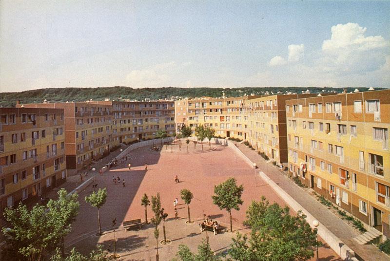 Vue d'ensemble de la place de l'Hippodrome.