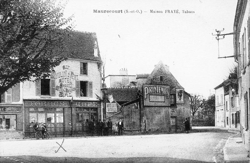 l'actuelle rue du Maréchal Leclerc, en face de l'église : l'hôtel le Moulin à vent