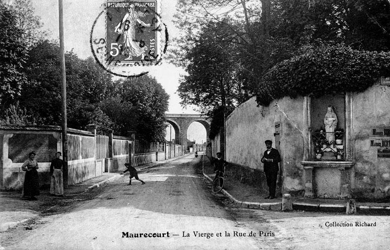 la rue de Paris et la statue de la Vierge