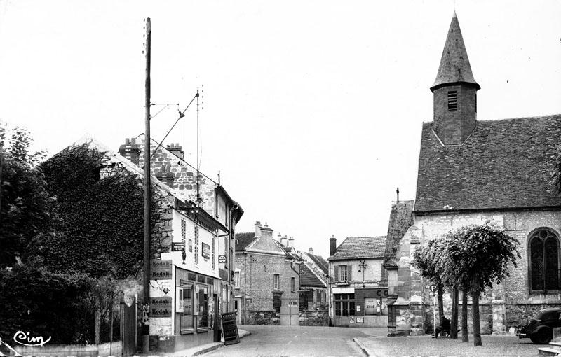la rue de Paris près de l'église