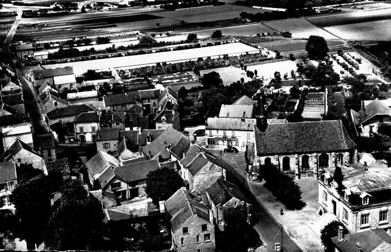 vue aérienne du centre du village