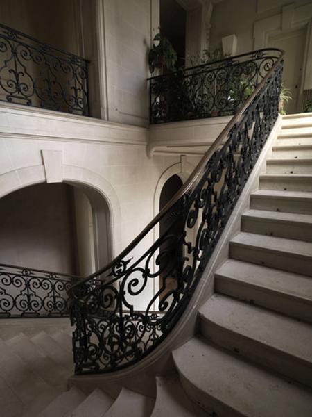 La rampe néo-dix-septième siècle.