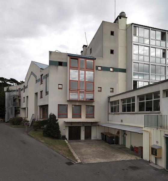 Façade latérale nord-ouest (correspondant à l'extension de 1989).