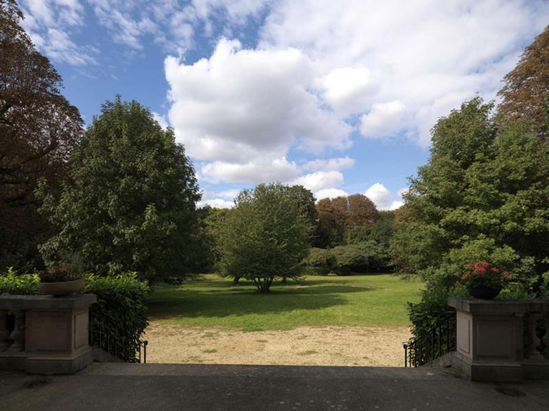Vue sur le parc, de la terrasse du château.