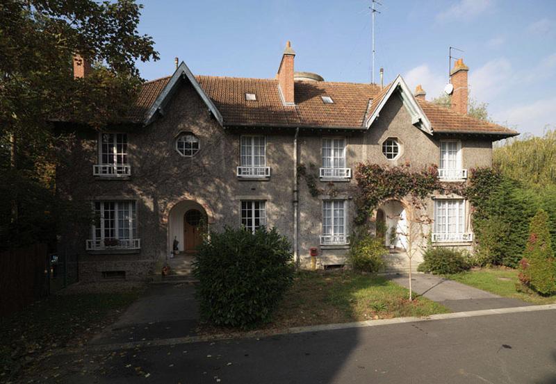 Pavillon double : logements de la direction à l'extrême sud du quadrilatère.