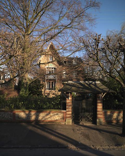 Vue d'ensemble de la maison depuis la rue, 34 avenue de Bellevue.
