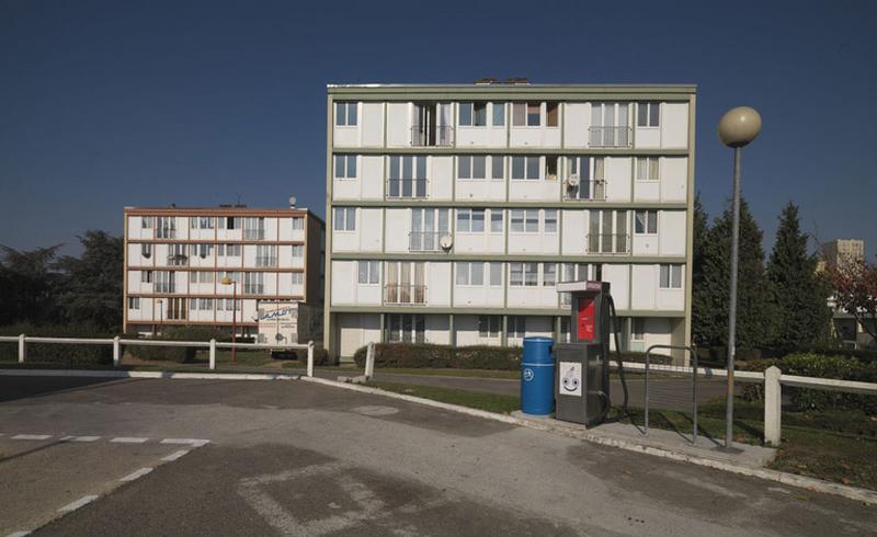 Vue de deux plots situés entre l'avenue Henri-Barbusse et la place François-Mauriac.