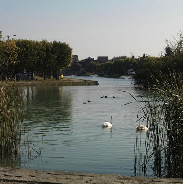 La partie circulaire du Lac et l'île située à l'entrée du canal.
