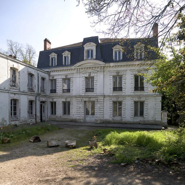 Vue de la façade principale.