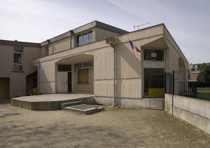 Immeuble centre d'action sociale