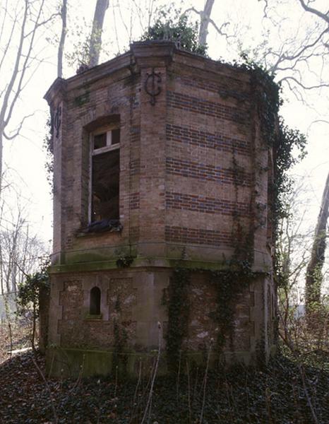 Le cabinet de travail d'Alphonse Daudet au bas du parc, près de la Seine.