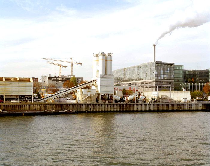 Ivry-sur-Seine. Vue rapprochée d'un quai de chargement.