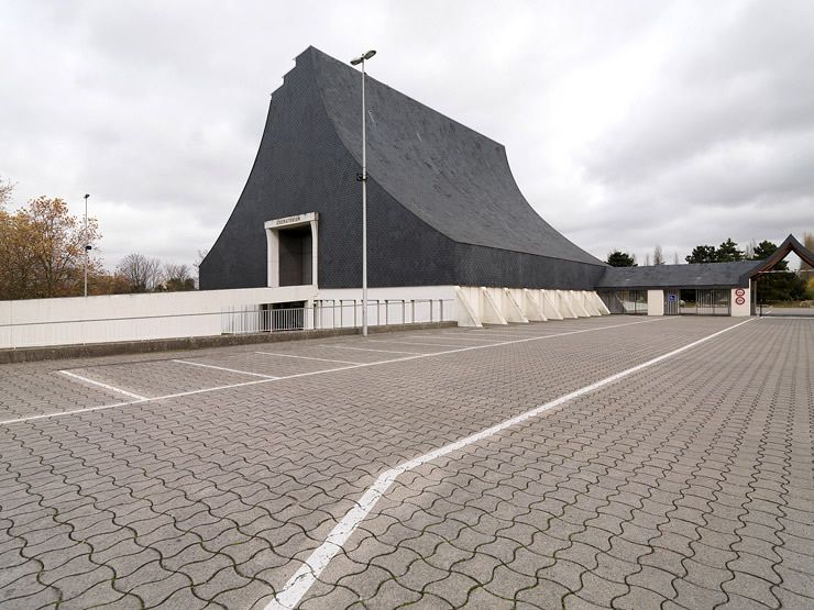 Vue d'ensemble du bâtiment de l'actuel crématorium.