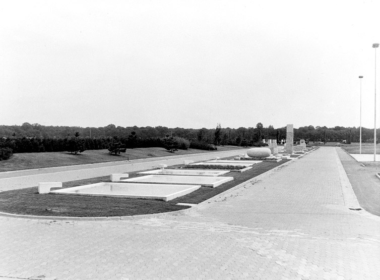 Vue d'ensemble de la sculpture, lors de son achèvement [1973].