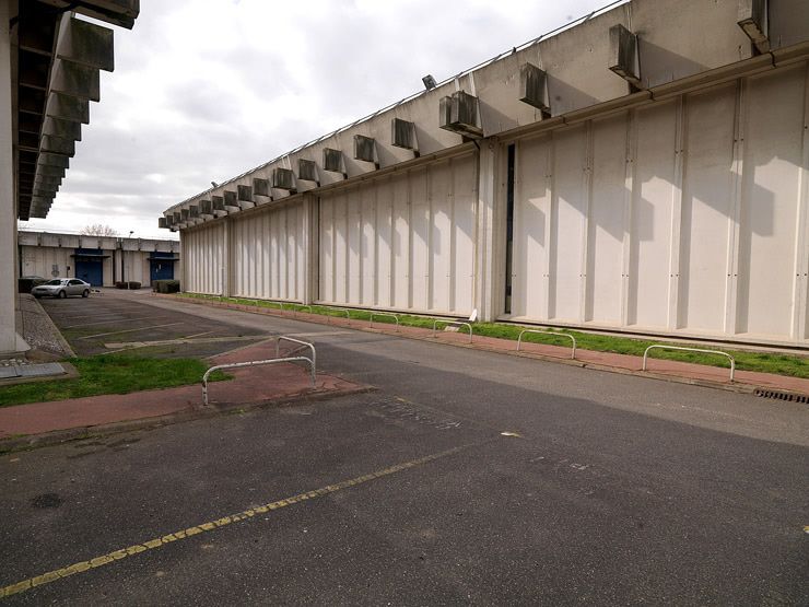 Rungis, ensemble industriel et commercial dite zone SILIC. Bâtiments de stockage des marchandises, situés à la périphérie de la zone.