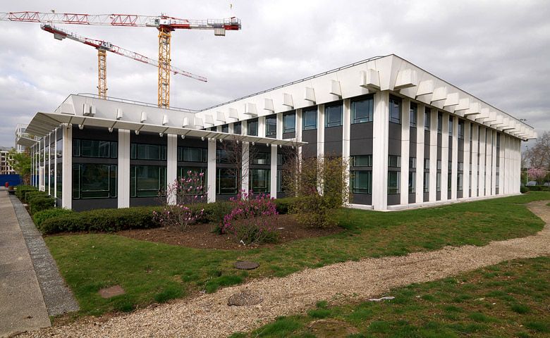 Rungis, ensemble industriel et commercial dite zone SILIC. Façades vitrées des bâtiments de bureaux.