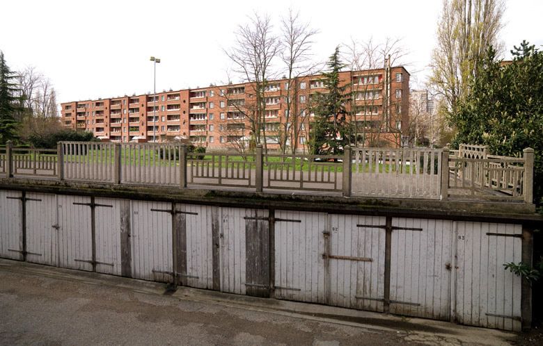 Alfortville, cité HBM du square St- Pierre, rue de Grenoble, rue de Dijon, rue de Genève. Vue de garage à voiture