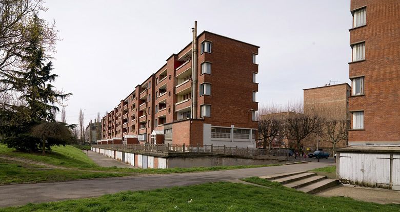 Alfortville, cité HBM du square St- Pierre, rue de Grenoble, rue de Dijon, rue de Genève. Vue d'une des barres