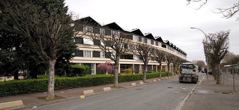 Alfortville, cité dite grand ensemble nord d'Alfortville. Façade d'un bâtiment sur la rue de Rome.