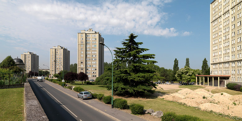 Villeneuve-Saint-Georges, cité dite cité Gabriel Péri, avenue Division Leclerc, Cité des Tours.. Vue d'ensemble des tours