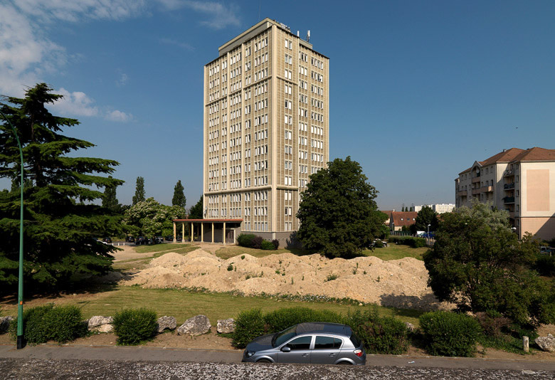 Villeneuve-Saint-Georges, cité dite cité Gabriel Péri, avenue Division Leclerc, Cité des Tours. Vue rapprochée d'une tour.