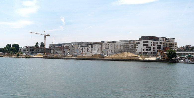 Choisy-le-Roi. Nouveau quartier du port, vue depuis la rive droite.