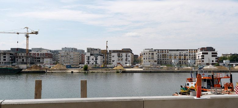 Choisy-le-Roi. Nouveau quartier du port, vue depuis la rive droite.