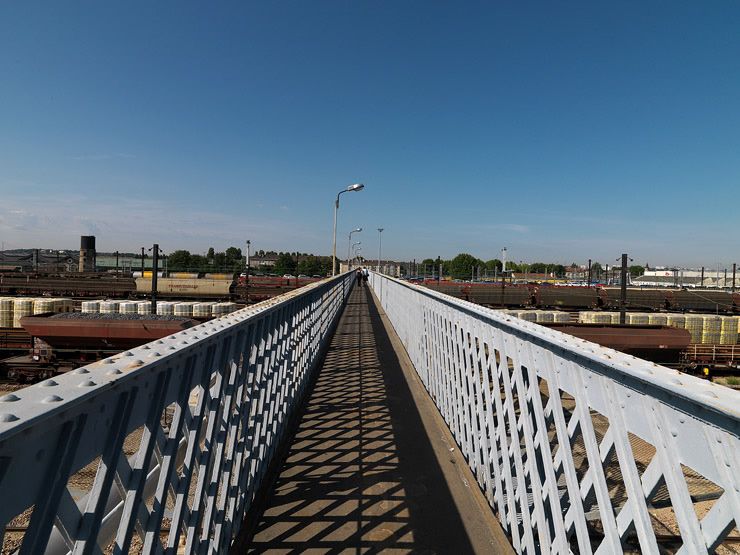 Villeneuve-Saint-Georges. Vue depuis la passerelle piétonne franchissant les voies.