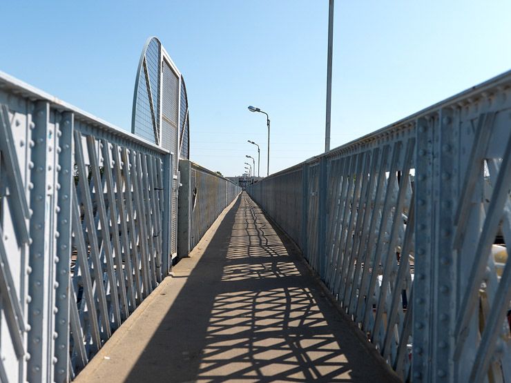 Villeneuve-Saint-Georges. Vue depuis la passerelle piétonne franchissant les voies.