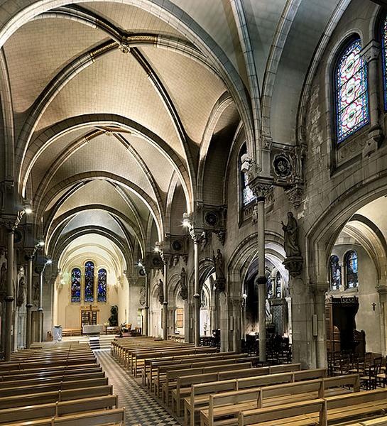 Vue d'ensemble de la nef vers le choeur.