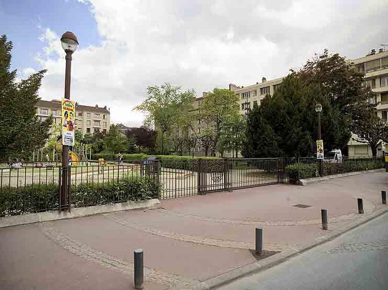 Vue d'ensemble depuis la rue du Départ.