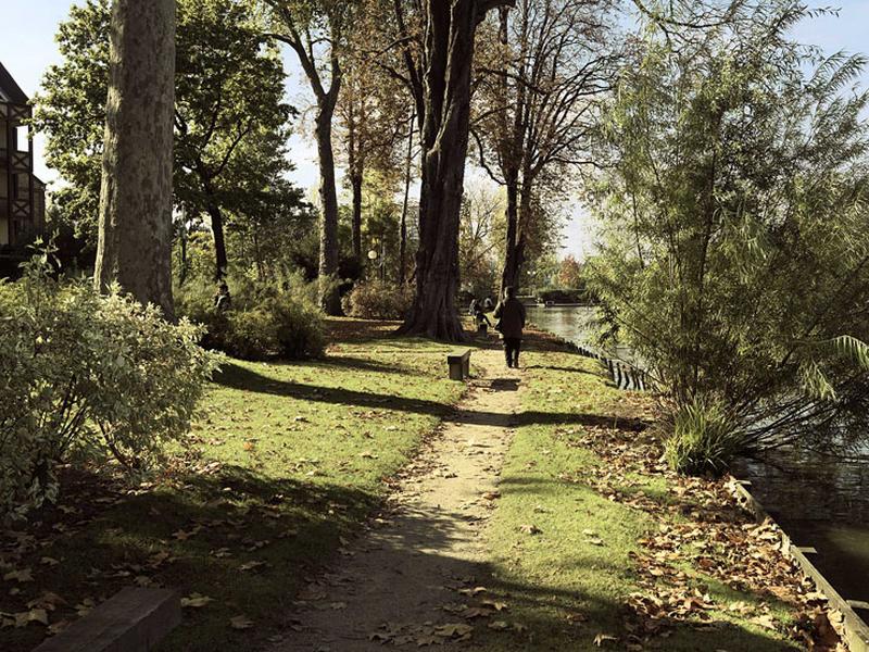 Promenade de la presqu'île aux fleurs.