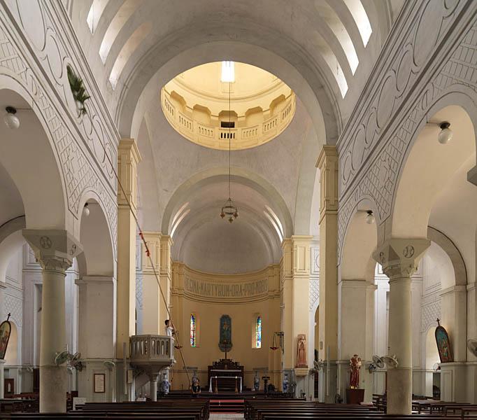 Eglise des Bienheureux Martyrs, rue Cua Bac. Vue intérieure du choeur.