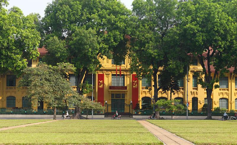 Bureau central du parti communiste du Vietnam, rue Hoang Van Thu. Façade du bâtiment sud.