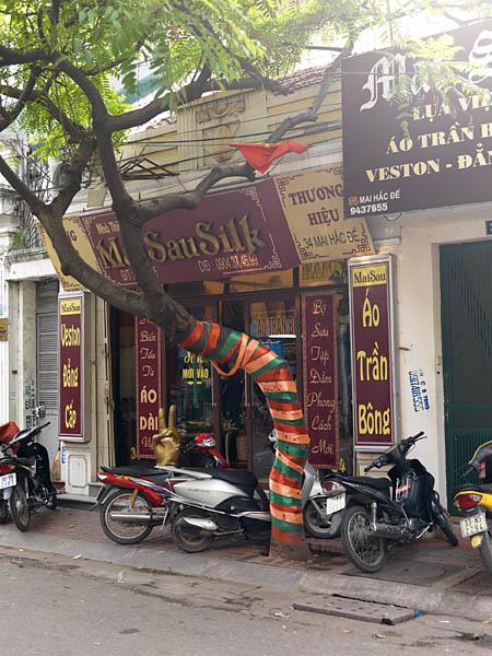 Vue d'ensemble d'une boutique, 34 rue Mai Hac De.